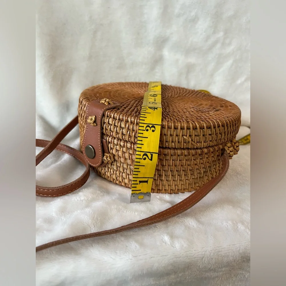 Summer handwoven Rattan circle purse crossbody boho fun and super cute beach - Picture 10 of 13